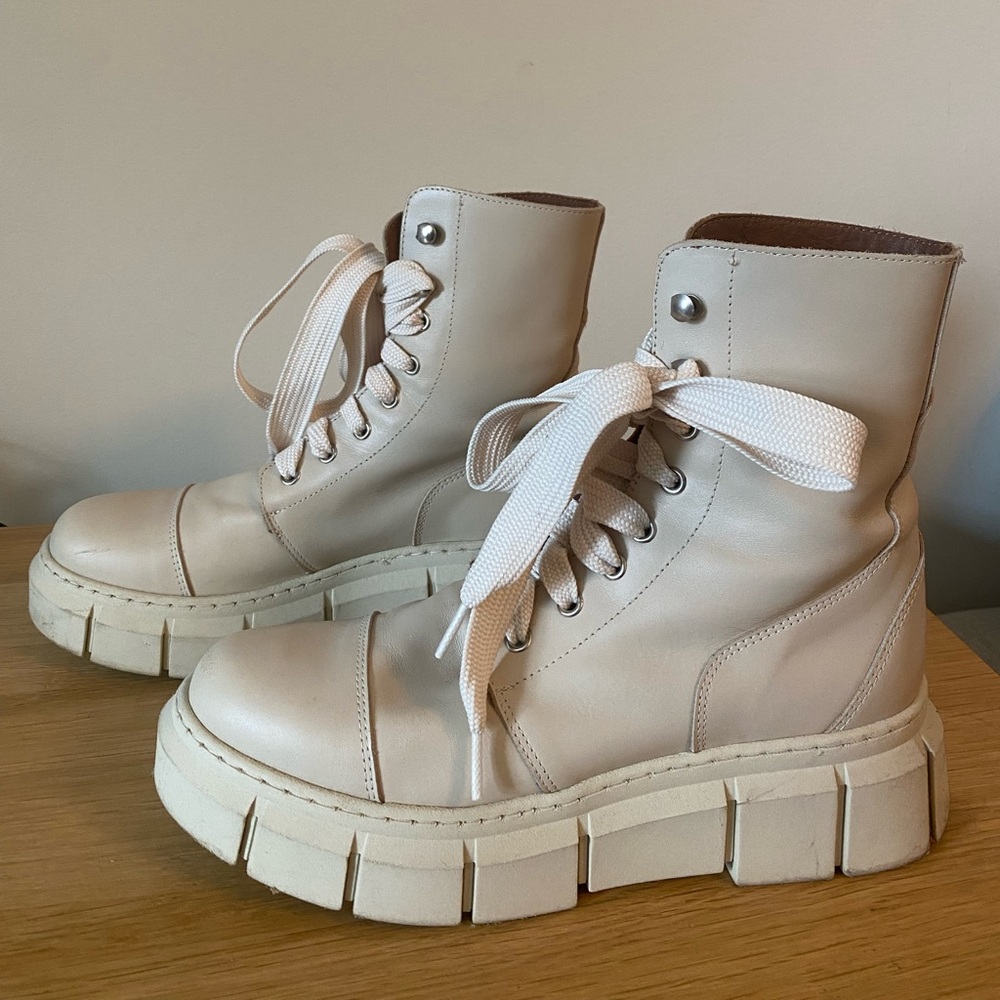 Alohas Women’s Combat Boots Size 40